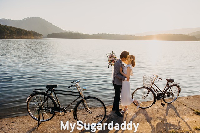 Mujeriego: En la imagen se ve lo que podría ser si cambia su forma de ser. Un hombre y una mujer teniendo un momento bonito, es más, una relación sana y llena de felicidad. 