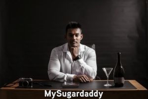 Mujeriego: El típico estereotipo de un mujeriego. Un hombre buenmozo, con un buen estilo de moda y un resplandor carismático. Con una mirada cautivadora y un físico extraordinario. 